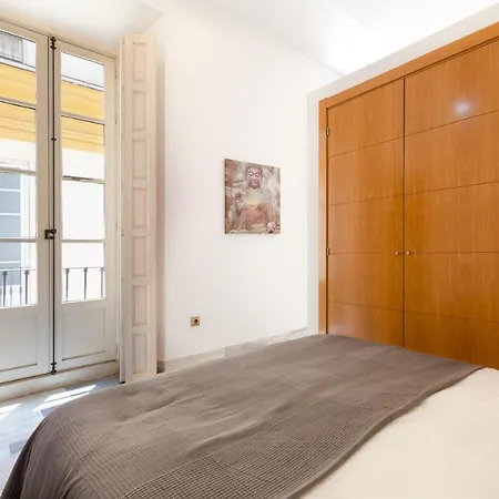 Con Vistas A La Plaza De La Merced Junto A La Casa De Picasso *